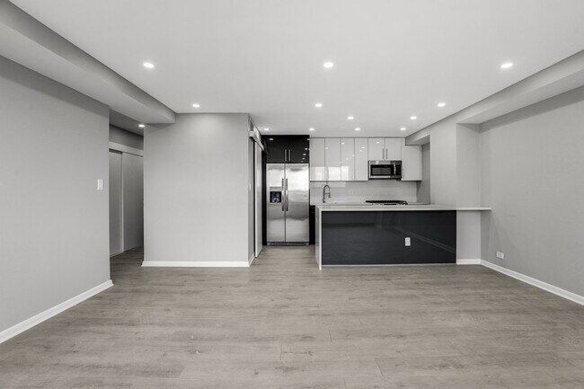 Building Photo - 3950 N Lake Shore Dr