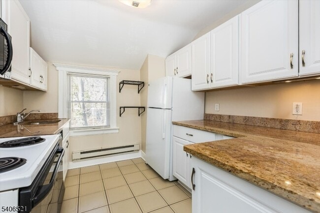 Building Photo - 9 Lincoln St