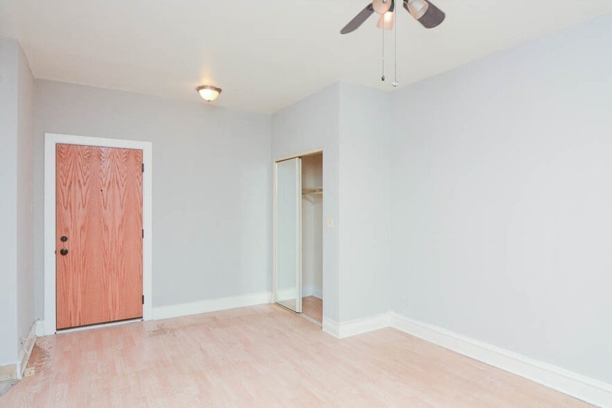 Building Photo - 4856 N Damen Ave