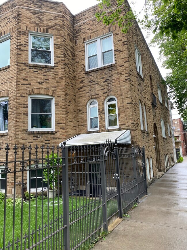 Primary Photo - 3524 W Grace St