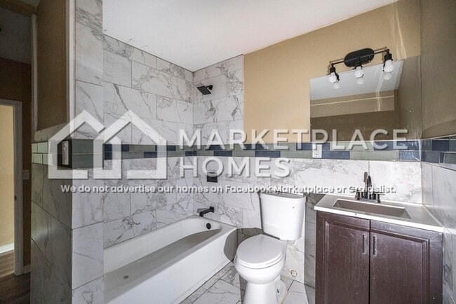 Building Photo - 955 Putnam St