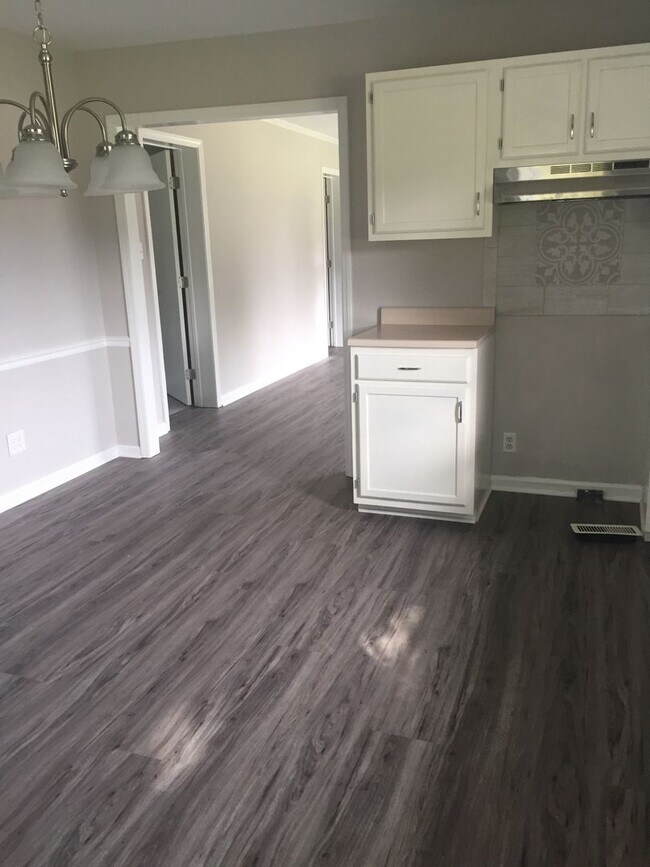 Building Photo - 3 Bedroom 2 bath - Gold Hill, NC Area