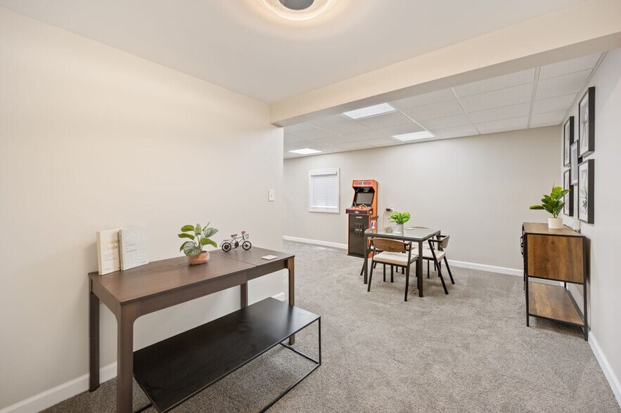 Building Photo - 22051 W Taylor Rd