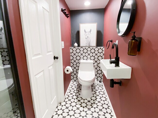 Building Photo - 13957 Palmer House Way