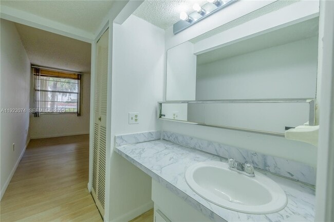 Building Photo - 1900 W 68th St