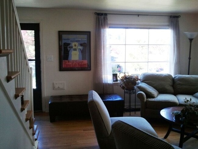 Building Photo - Charming 2BR Townhome in Magnolia