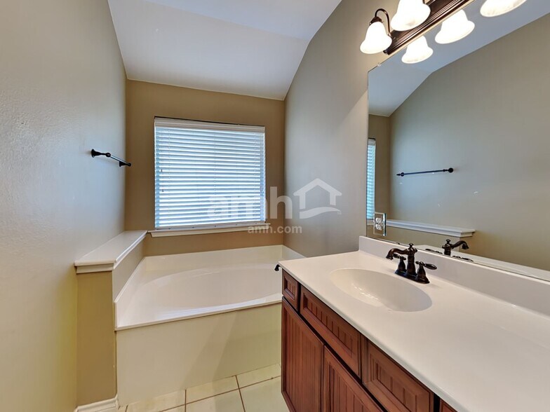 Building Photo - 8620 Axis Deer Run