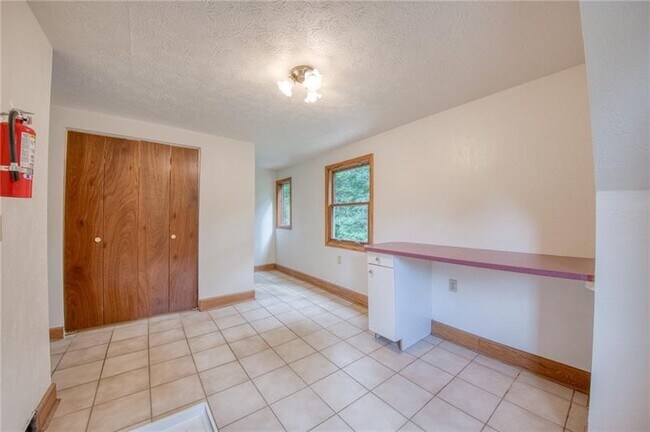Building Photo - 4465 Mt Troy Rd Ext