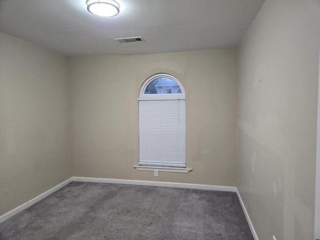 Building Photo - 460 Paxton Pl