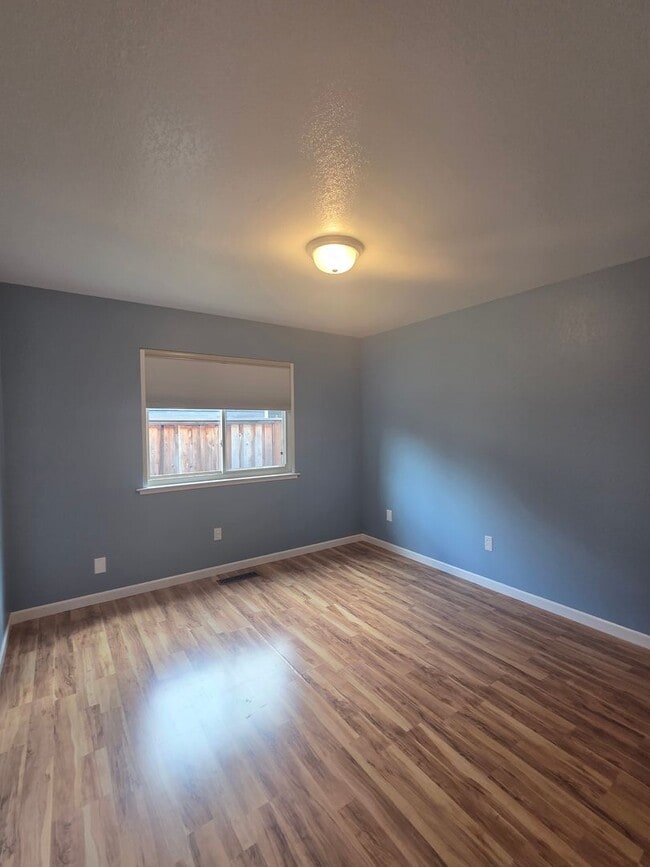 Building Photo - **Move - In Specials Available ! Reduced D...