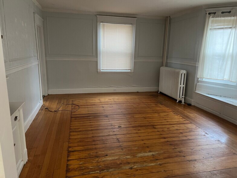 Building Photo - 148 Strathmore Rd