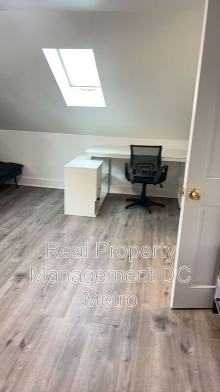 Building Photo - 1241 Monroe St NE