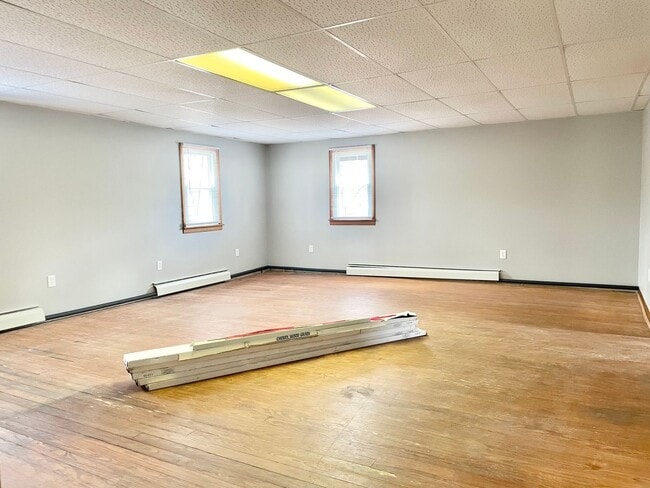 Building Photo - HUGE 3 Bed/2 Bath Home with your own private workshop + oversized garage