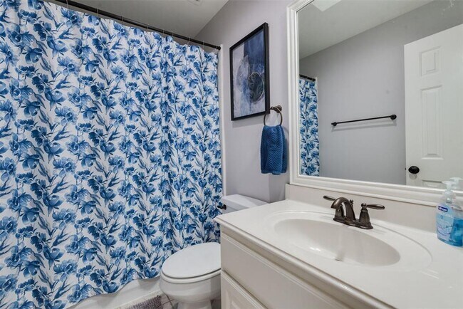 Building Photo - Stunning Home in Falcon Point!