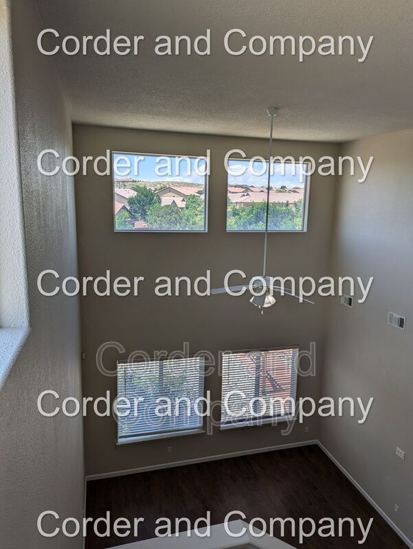 Building Photo - 317 Loma Linda Loop NE