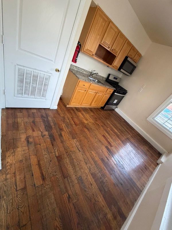 Building Photo - 113 Delavan Ave