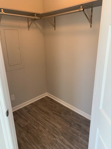 Building Photo - 317 Bonnaridge Dr