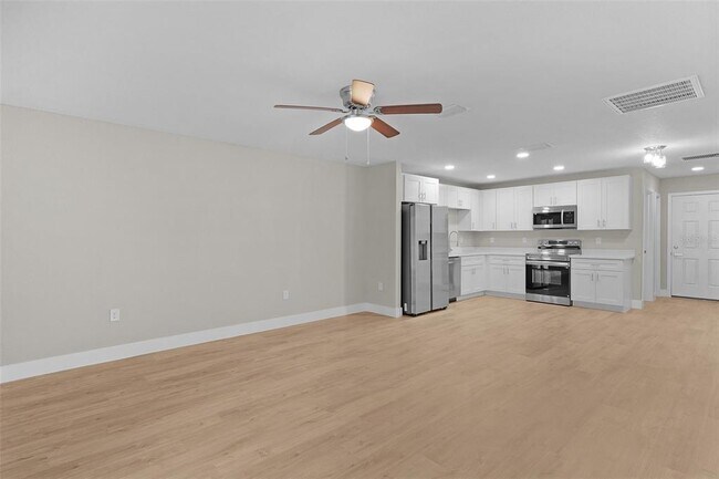 Building Photo - 9170 N Travis Dr