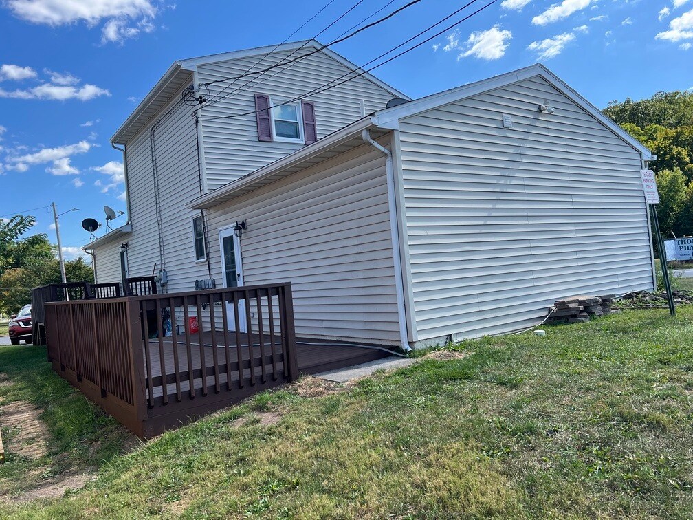 BackPorch-1a - 101 N 6th Ave