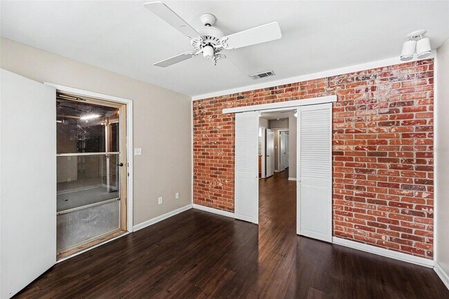 Building Photo - 14706 Carnation Dr