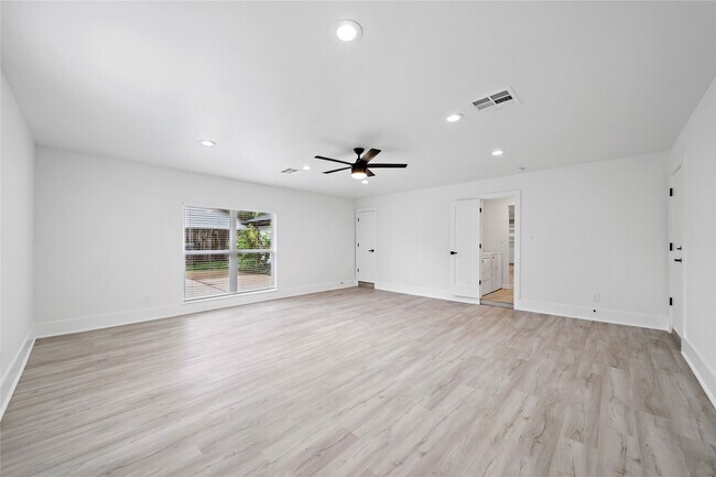 Building Photo - 5703 De Milo Dr