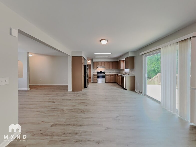 Building Photo - 215 Clearwater Dr