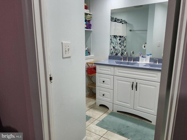 Building Photo - 2 Adam Ct