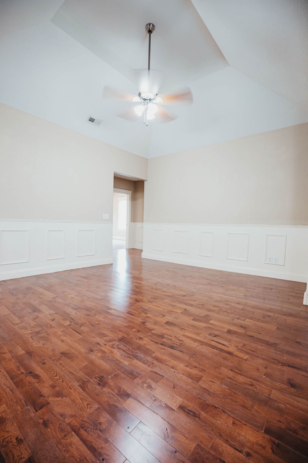 Building Photo - 1046 E Walnut St