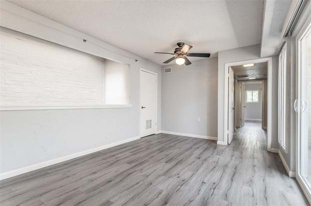 Building Photo - 4 Oakbrook Dr