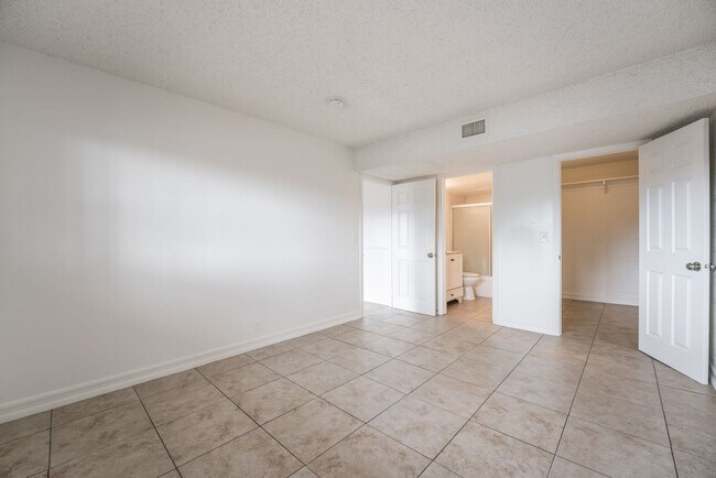 Building Photo - 1 Bedroom Downstairs  Condo Unit Near the Strip! Move in Special $199 for the first month rent!