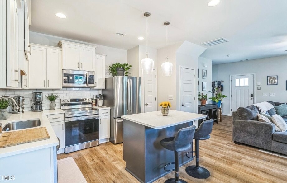 Building Photo - 647 N Hardee St