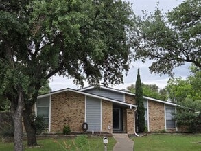 Building Photo - 1901 Paxton Dr