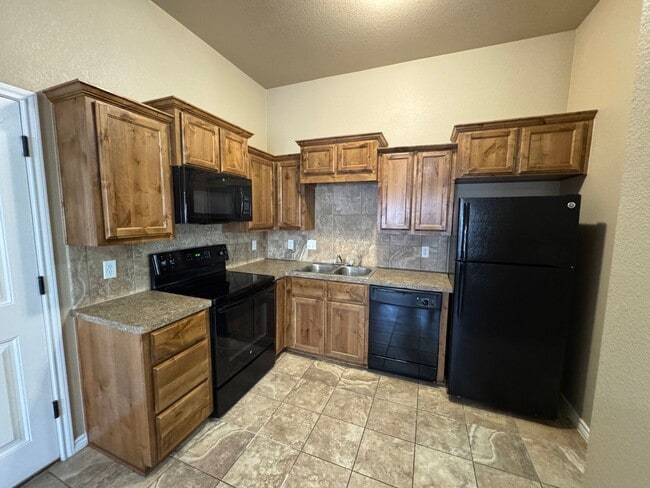 Building Photo - 506 Sladecek Dr