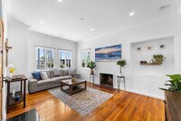 Building Photo - Charming 2 Bed 1 bath "fully furnished monthly rental" in La Jolla Village.