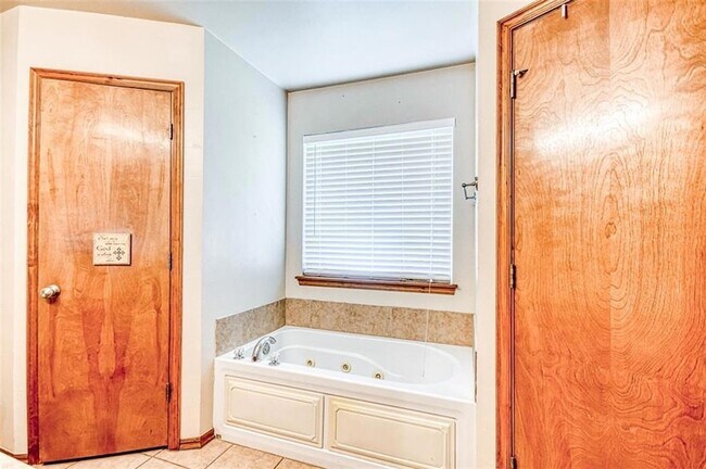 Building Photo - 1708 Meadow Run Dr
