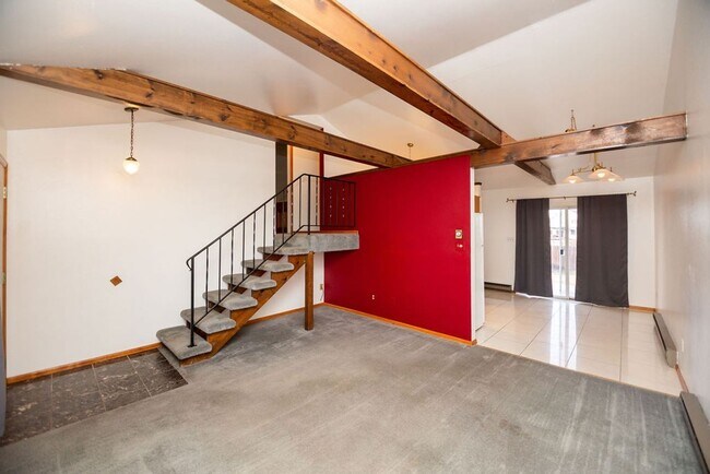 Building Photo - 3208 Spruce Dr