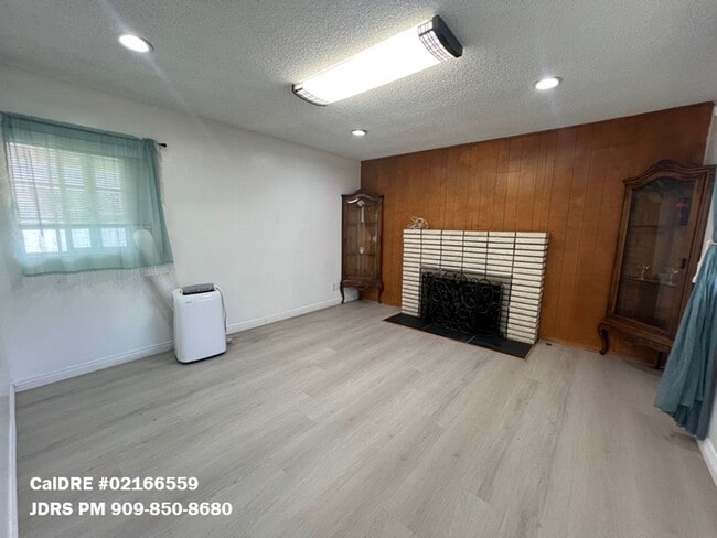 Building Photo - Price Lowered! Arcadia 3 Bedroom Home