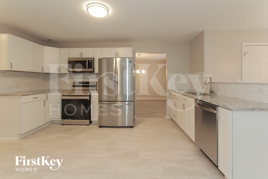 Building Photo - 5208 Eagle Creek Dr