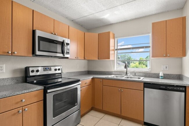 Building Photo - Condo For Rent in Somerset Park!