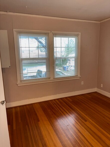 Building Photo - 5914 S Carver St