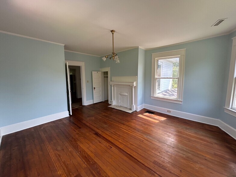 Upstairs Bedroom 1 - 1014 Shepherd St