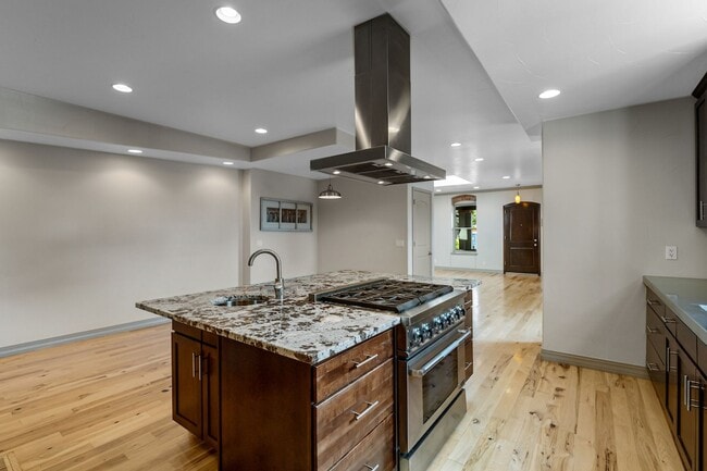 Building Photo - 1275 S Clayton St