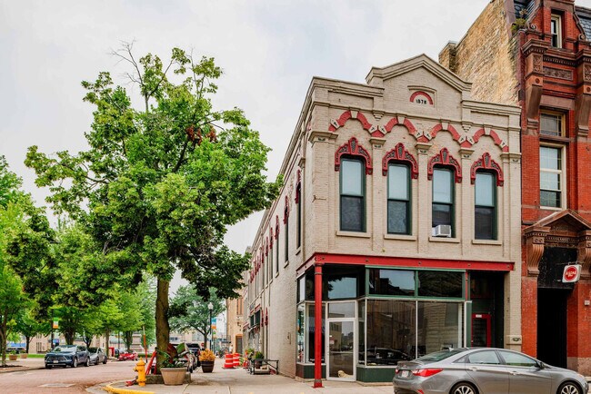 Building Photo - 101 Algoma Blvd