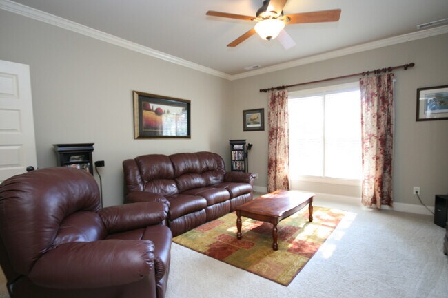 Building Photo - 27 Carriage Hill