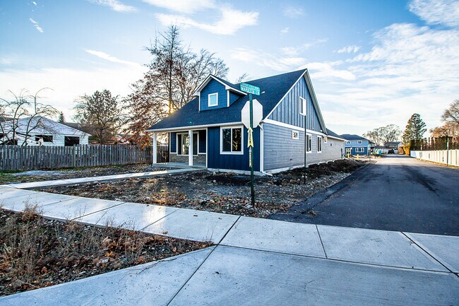 Building Photo - 18112 E Riverway Ave