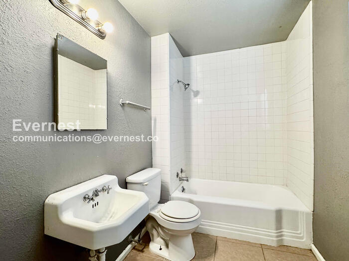 Building Photo - 917 S Urbana Ave