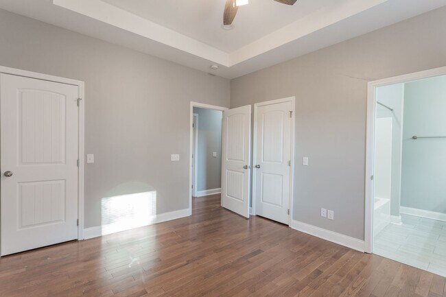 Building Photo - Downtown 3 bedroom Cottage