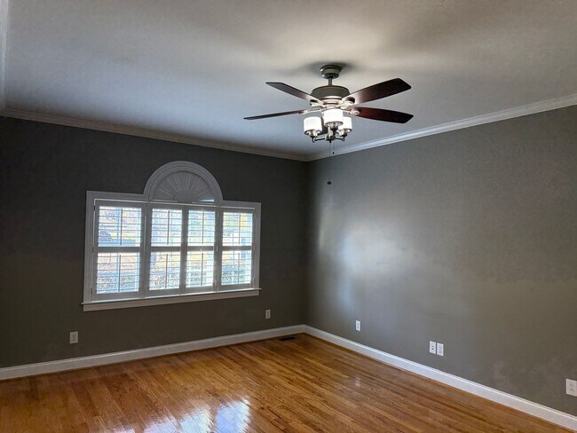 Building Photo - Lexington