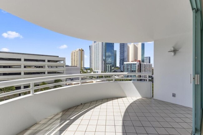 Building Photo - 1341 Kapiolani Blvd