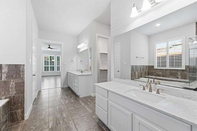 Building Photo - 1303 Gardenia Dr